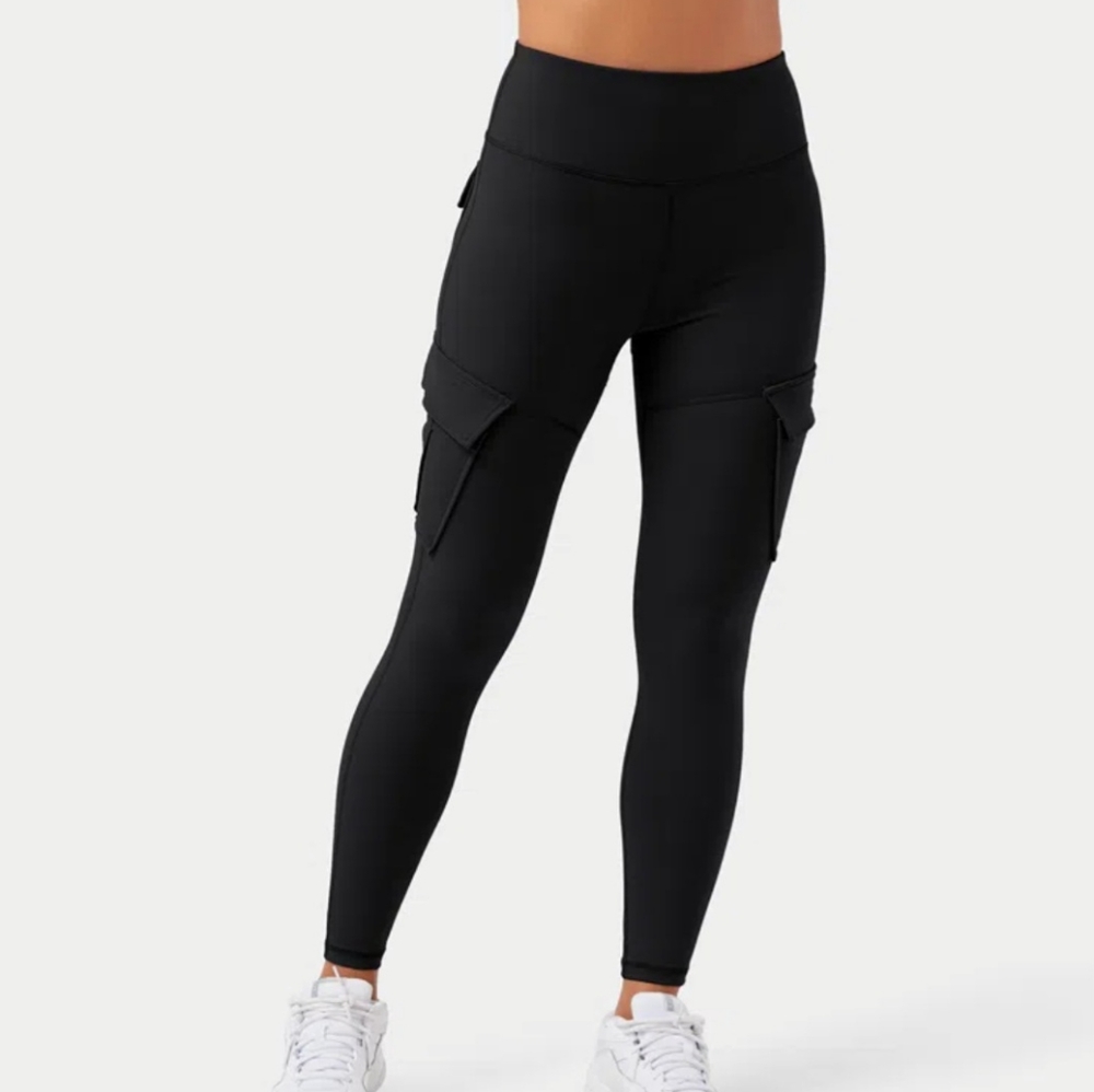 Halara Black Cargo Pocket Leggings  L NWT